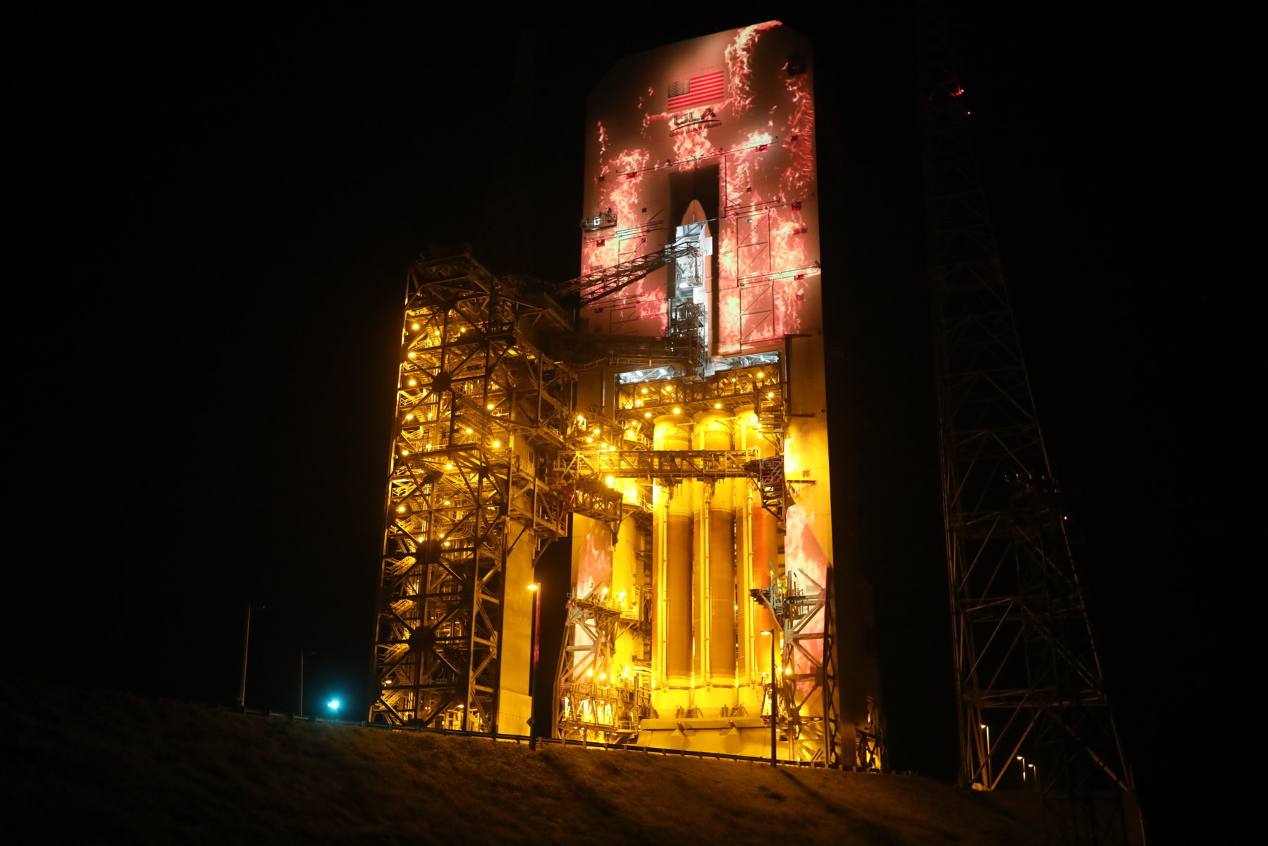 Un mapping 3D RGB de láser puro de Christie añade espectacularidad al lanzamiento de un cohete espacial de United Launch