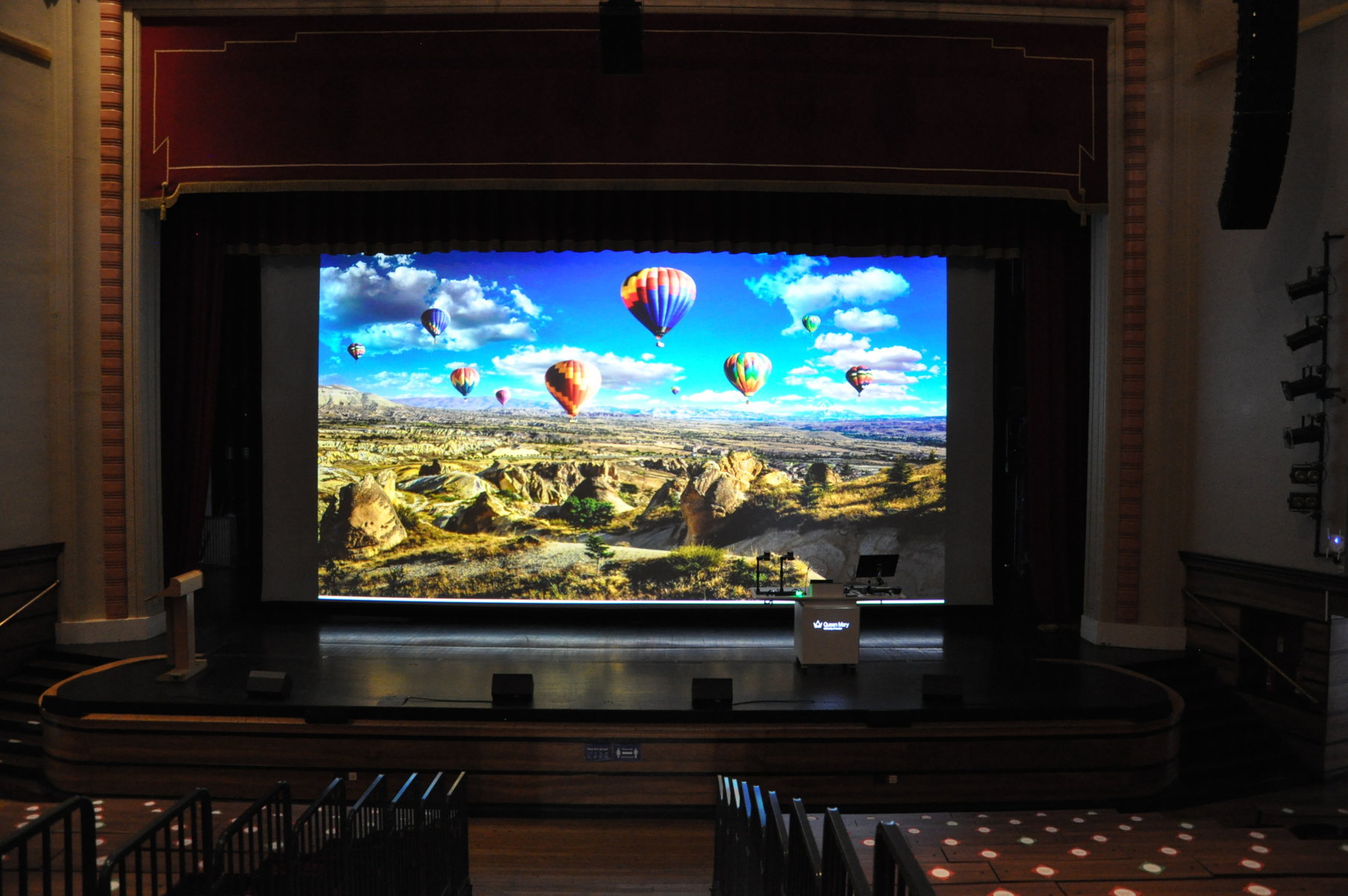 Una de las pantallas de retroproyección más grandes de Europa se vuelve tres veces más brillante con el láser de Christie