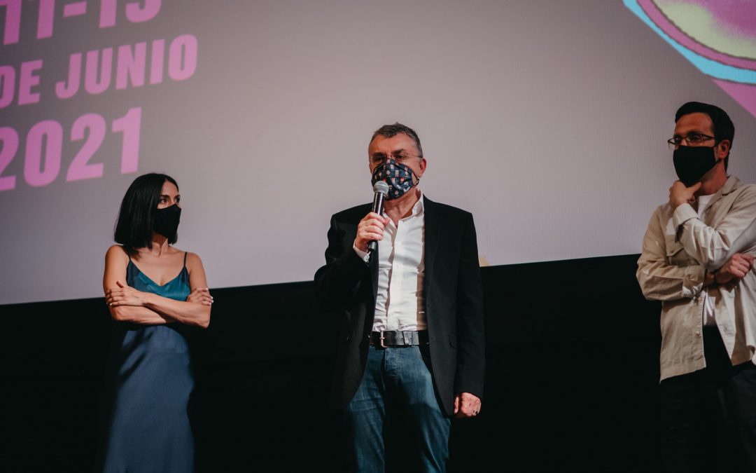 EL MUNDO LITERARIO DE MANUEL VILAS LLEGA A LA GRAN PANTALLA CON EL ESTRENO MUNDIAL DE «VILAS Y SUS DOBLES» EN EL FESTIVAL INTERNACIONAL DE CINE DE HUESCA