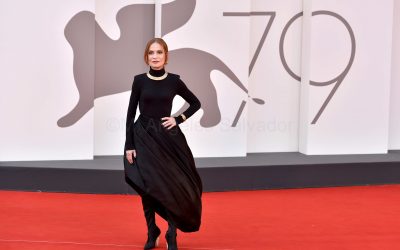 Isabelle Huppert en la Mostra de Venecia con «La Syndicaliste” junto con Marina Foïs, Jean-Paul Salomé, Grégory Gadebois y el director del festival Alberto Barbera. Foto ©M. Angeles Salvador