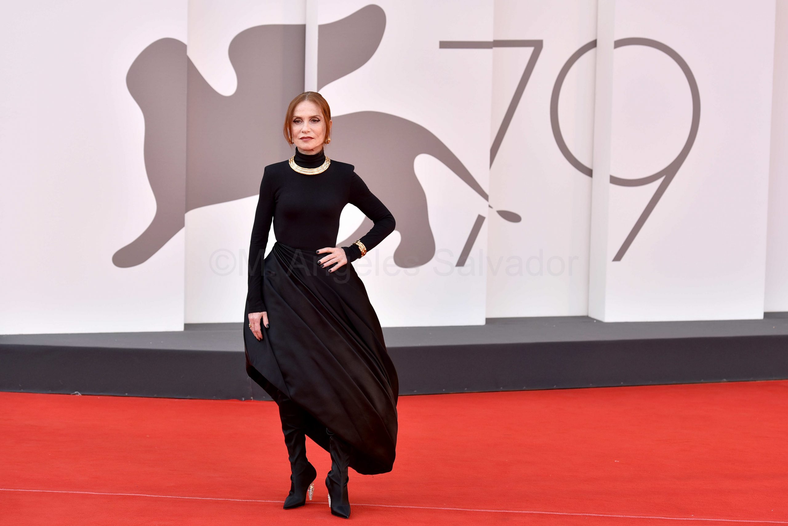 Isabelle Huppert En La Mostra De Venecia Con «La Syndicaliste” Junto ...