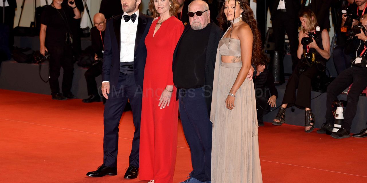 Paul Schrader recibe el León de Oro a la trayectoria en Venecia y presenta “Master Gardener”, junto con Sigourney Weaver, Quintessa Swindell y Joel Edgerton. Foto ©M. Angeles Salvador