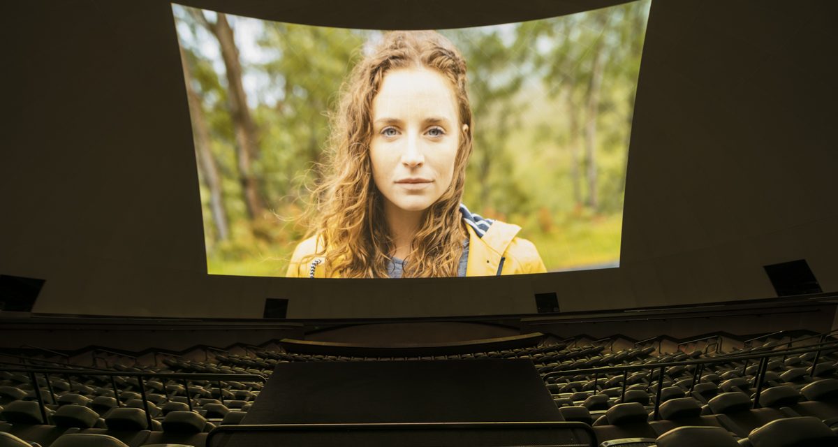 El Hemisfèric redefine la experiencia de ir al cine con el Christie CP4450-RGB