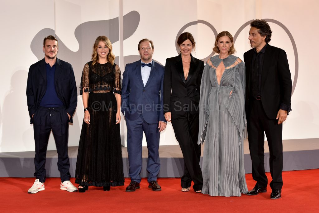 Pierre Lottin, Alice Isaaz, Jean-Charles Clichet, Alix Delaporte, Pascale Arbillot y Vincent Elbaz 
Pelicula "Vivants" 