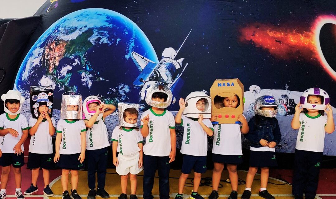Christie Inspire impulsa los planetarios móviles de Urânia, llevando la astronomía a estudiantes en todo Brasil