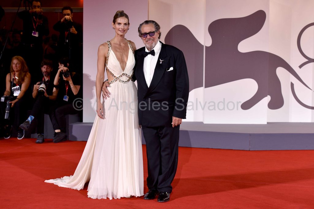  Julian Schnabel, Louise Kugelberg -  "In the Hand of Dante" 